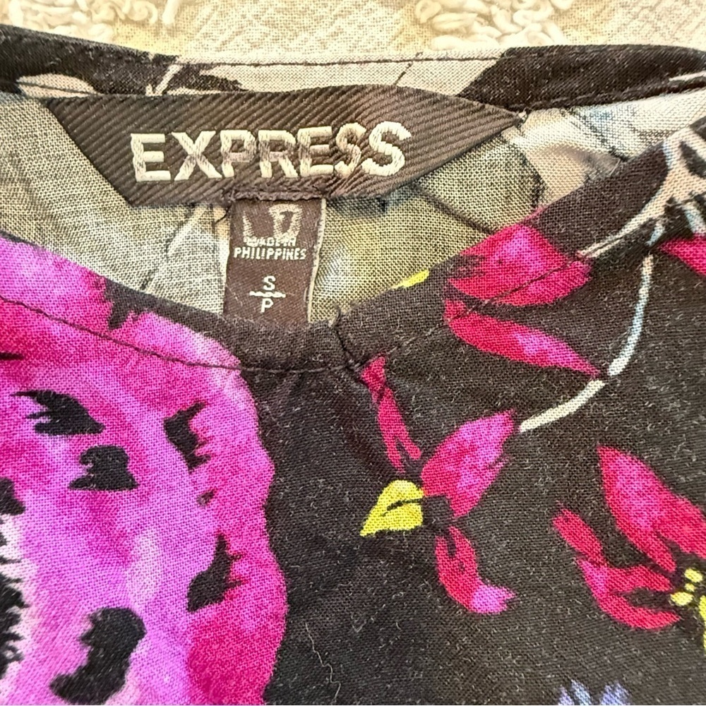 Express floral lace midi dress - Picture 7 of 8
